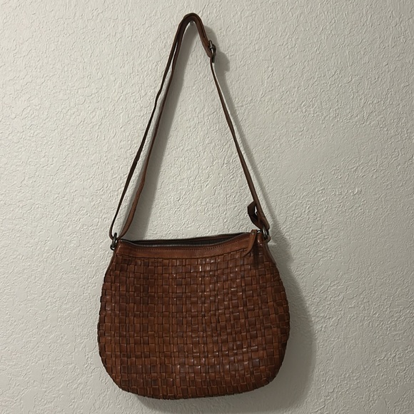 Brown Woven Leather Hobo Crossbody Bag 🌼 - Picture 4 of 11